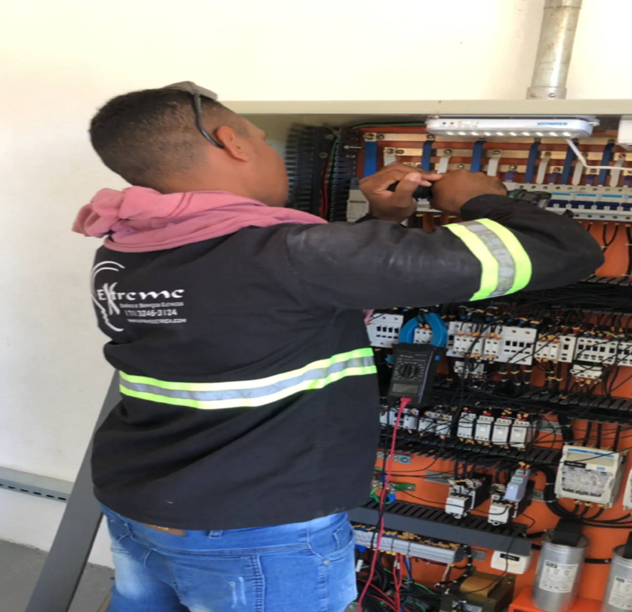 Manutenção em quadros elétricos