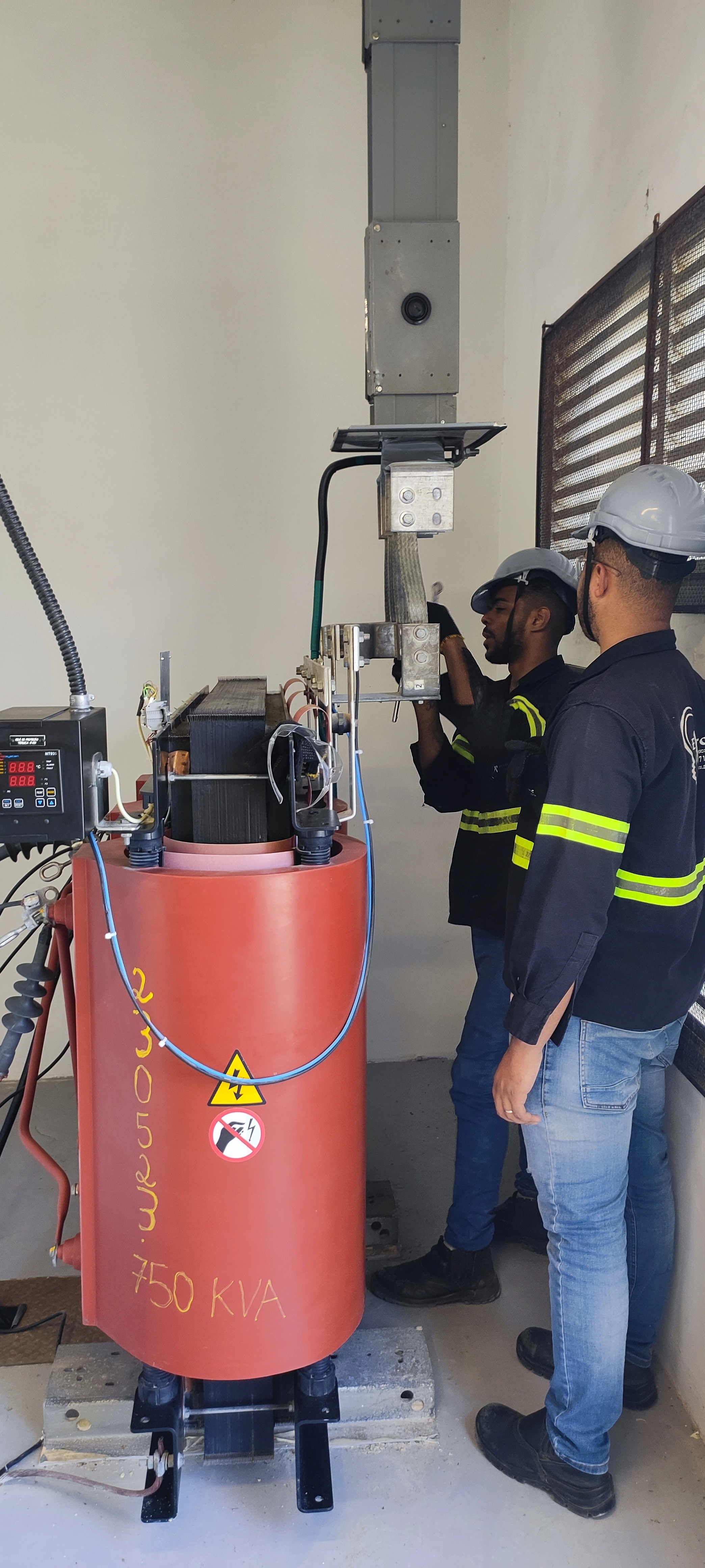 Serviço em subestação elétrica