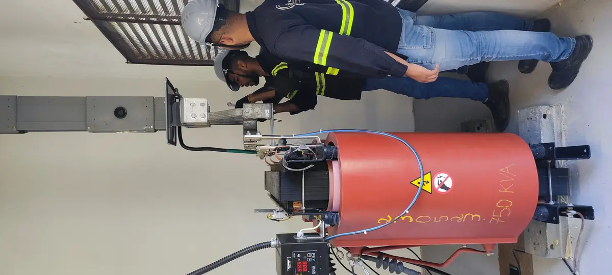 Subestação elétrica abrigada